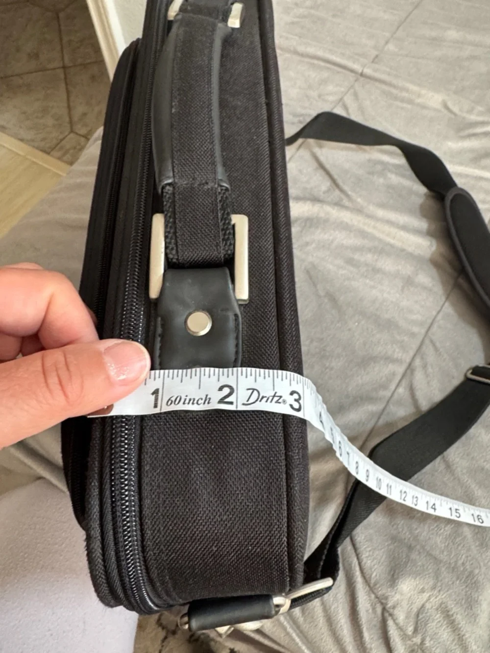 Samsonite men’s black 15” travel Laptop Shoulder Bag with Adjustable Strap